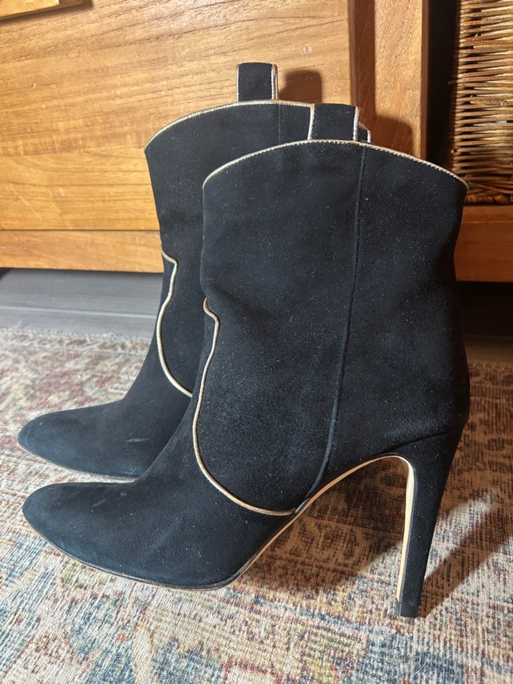 Barney’s New York Genuine Leather Suede Ankle Booties with Gold Piping, Sz 9.5